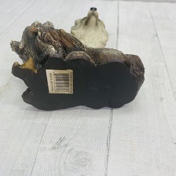 DWK 2011 Animal  Gray Wolf Leaves  Resin Holder w Salt And Pepper Shaker Set 3 - Picture 5 of 16